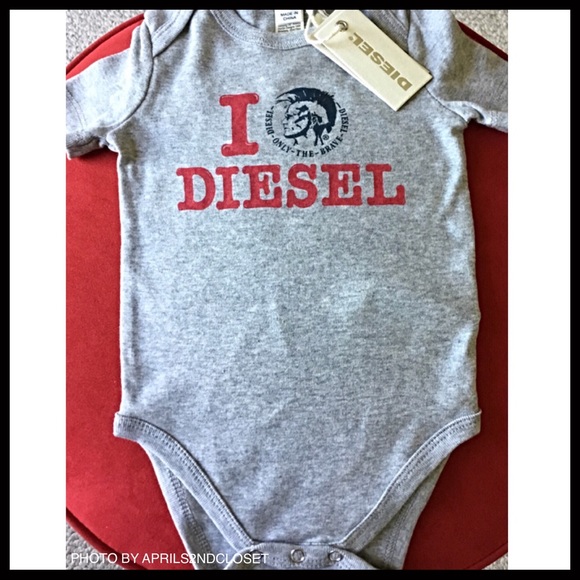DIESEL GIFT SET BABY BODYSUIT BIB BEANIE HAT - Picture 2 of 8